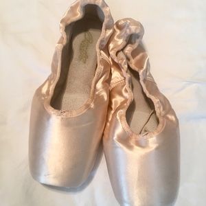 Like New Pointe Shoes!